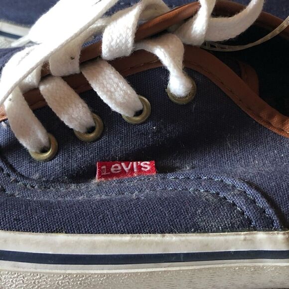 Levi’s Canvas Lace Up Sneaker - Picture 3 of 6